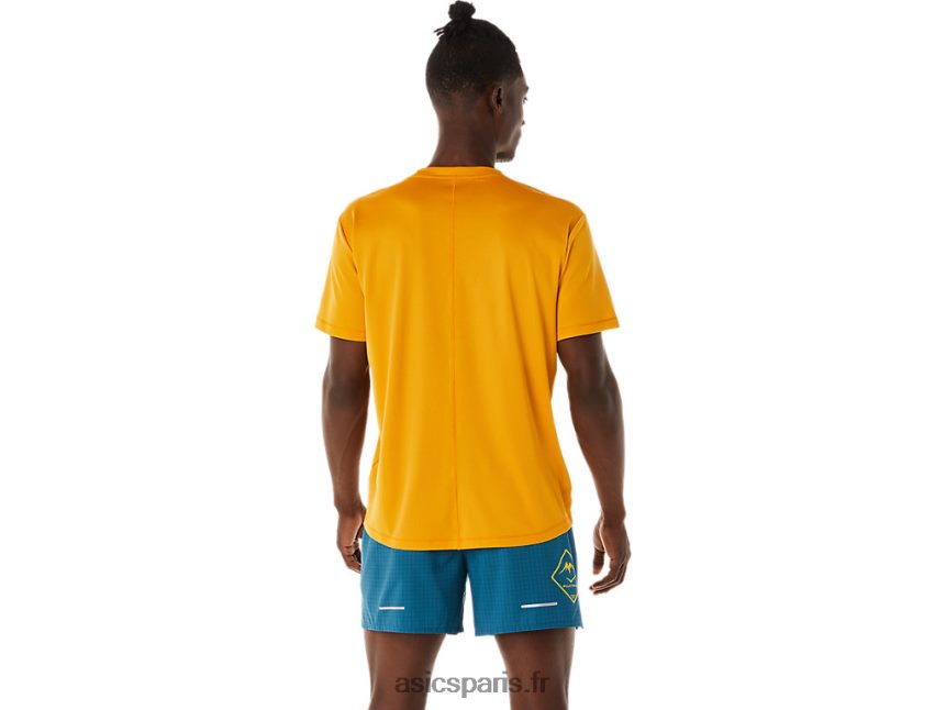 Hommes Asics haut à manches courtes avec logo fujitrail BXL8B2420 tempête de sable